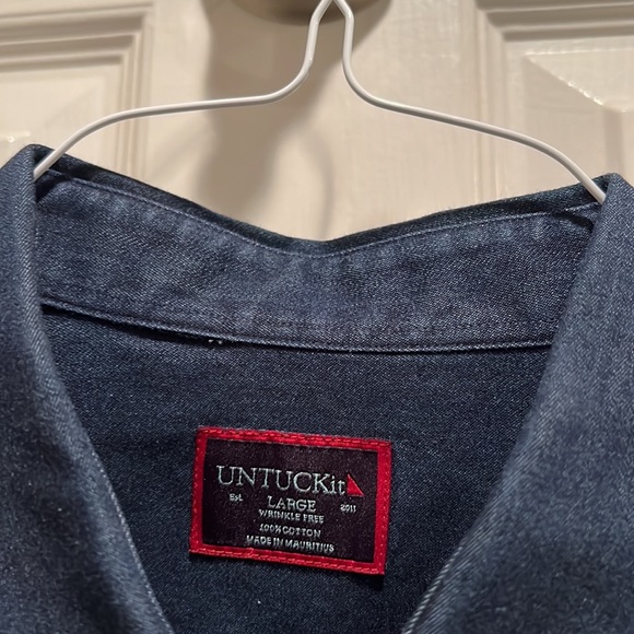 Untuckit Button down - Picture 2 of 2
